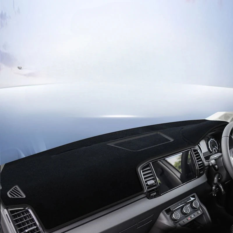 Skoda Karoq kojelaudanpäällinen